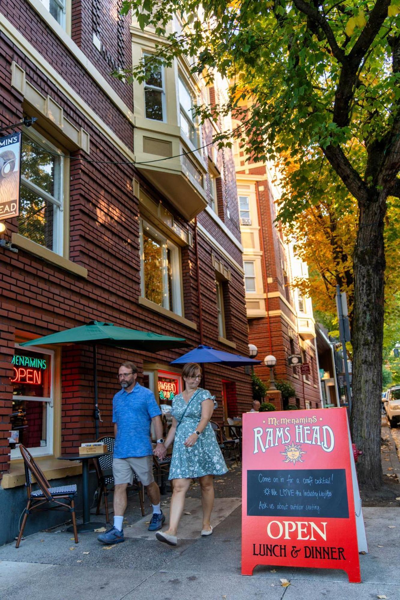 - The Etourdissante - Forest Park & Local Eats Apartment Portland